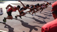 Sejumlah atlet nomor lari 100 meter putra bertanding pada Kejuaraan Nasional (Kejurnas) Jateng Open 2024 di GOR Tri Lomba Juang, Semarang, Jawa Tengah, Kamis (27/6/2024). Kejurnas atletik yang diikuti 750 atlet kelompok usia U18, U20, dan senior dari berbagai provinsi di Indonesia tersebut berlangsung hingga Sabtu (29/6), merupakan ajang kualifikasi persiapan PON 2024 Aceh-Sumatera Utara.