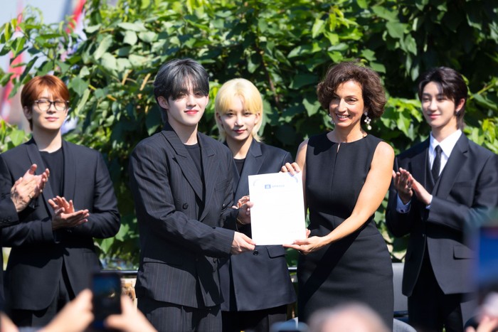 SEVENTEEN Upacara penobatan SEVENTEEN sebagai UNESCO Goodwill Ambassador For Youth di Paris, Prancis, pada Rabu (26/6/2024).