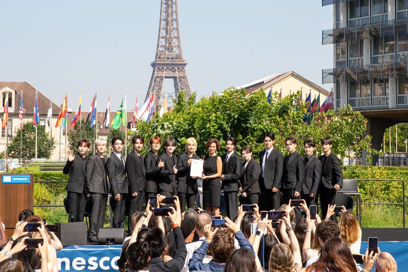 Upacara penobatan SEVENTEEN sebagai UNESCO Goodwill Ambassador For Youth di Paris, Prancis, pada Rabu (26/6/2024).