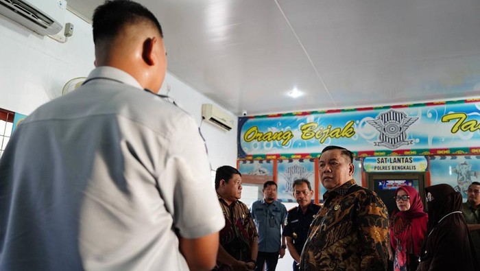 SF Hariyanto saat sidak di Bengkalis (Dok Diskominfotik Riau)