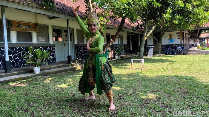 Siti Komariah Khoirulnisa, siswa kelas 9 SMP SLB Negeri Cicendo Bandung.