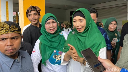 Bacagub Sitti Rohmi Djalillah saat mengadiri acara deklarasi relawan di Mataram, kemarin.