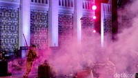Pertunjukan teatrikal mewarnai peresmian Kota Lama Surabaya.