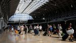 Stasiun Paddington Penuh Sesak Penggemar Glastonbury