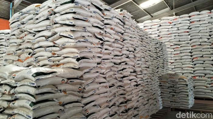 Stok bantuan pangan di Gudang Bulog Aceh (Agus Setyadi/detikcom)