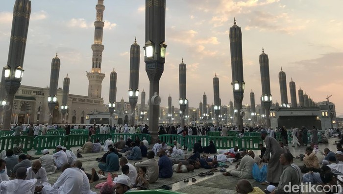 Suasana Masjid Nabawi jelang salat berjamaah, Kamis (27/6/2024).