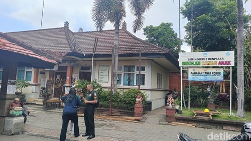Suasana SMP Negeri 1 Denpasar, Jalan Surapati Nomor 2 Denpasar, Bali, saat PPDB 2024, Kamis (27/6/2024). (Ni Made Lastri Karsiani Putri/detikBali)
