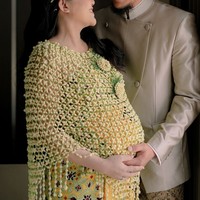 Sebelumnya wanita 32 tahun itu sempat mengabarkan jika dirinya keguguran saat usia kehamilan 8 minggu. Hal itu dikarenakan janinnya tidak berkembang. Kini sudah kembali hamil, pasangan tersebut tampak begitu bahagia dan tak sabar untuk bertemu dengan anak pertama mereka. Foto: Instagram/@viavallen