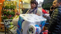 Seperti diberitakan AFP dan Reuters, Kamis (27/6/2024), pasukan militer dan tank-tank memasuki area Plaza Murrillo, alun-alun bersejarah yang menjadi lokasi istana kepresidenan dan gedung Kongres Bolivia berada, pada Rabu (26/6) sore waktu setempat. Salah satu tank mencoba mendobrak pintu besi pada kompleks istana kepresidenan.