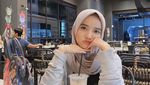 Pose Wirda Mansur Saat Belanja hingga Ngopi di Kafe