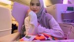 Pose Wirda Mansur Saat Belanja hingga Ngopi di Kafe