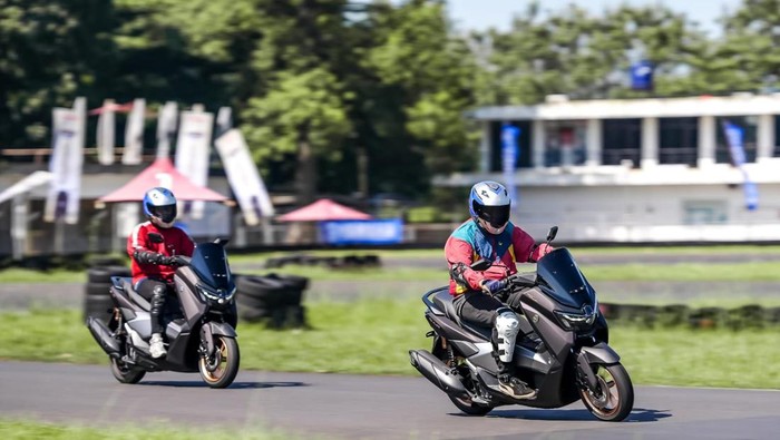 Yamaha NMax turbo.