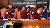 Sebanyak 103 orang warga Taiwan yang ditangkap di sebuah vila di wilayah Tabanan, Bali pada Rabu (26/6) itu diduga melakukan kejahatan siber berupa scamming terhadap para korban yang berada di wilayah Malaysia.  