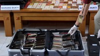 Mereka akan segera dideportasi karena menyalahgunakan izin tinggal di Indonesia.  
