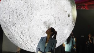 Di akhir ruangan main event, ada bulan. Seperti kata pepatah I love you to the moon and the back. Cus, mampir ya! Foto: Courtesy of Genexys World/ Wonderlab Experience