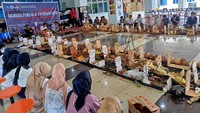 Acara yang dihadiri oleh sejumlah elemen mahasiswa, rektor, akademisi, budayawan serta aktivis ini mencoba kembali mengingatkan momentum sejarah pergerakan mahasiswa 1998 yang dapat menumbangkan rezim otoriter Soeharto yang telah berkuasa selama 32 tahun. 