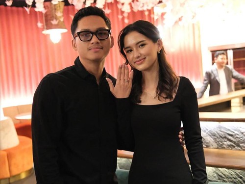 Azriel Hermansyah lamar Sarah Menzel.