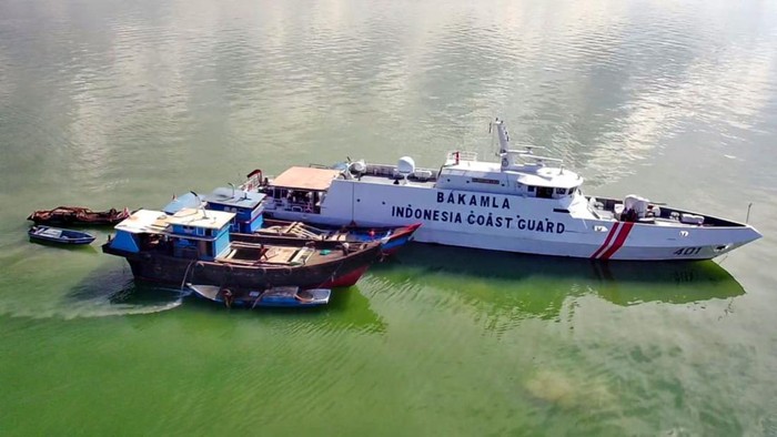 Bakamla RI amankan 3 kapal penambang pasir laut di perairan Karimun, Kepulauan Riau