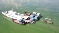Pelanggaran tersebut diberikan karena melaksanakan kegiatan penambangan pasir laut diluar area, yang tertuang dalam Surat Menteri KKP perihal persetujuan kegiatan pemanfaatan ruang laut No: B.1060/MEN-KP/VII/2023. Serta, Surat Keputusan Gubernur Kepulauan Riau NO: 347/1Ga.13/DPMPTSP/6/20 Tentang Izin Pertambangan Rakyat (IPL) Pasir Laut Perkumpulan Rezeki Anak Melayu.