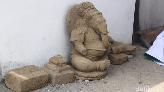 Benda diduga arca Ganesha ditemukan warga di Dusun Sayidan, Kalurahan Sumberadi, Kapanewon Mlati, Kabupaten Sleman, saat menggali tanah untuk pondasi rumah, Rabu (26/6). Foto diunggah Jumat (28/6/2024).