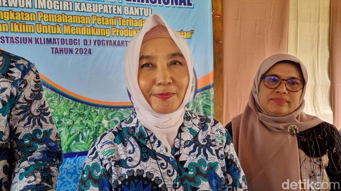 Kepala BMKG, Prof Dwikorita Karnawati saat memberikan keterangan di Imogiri, Bantul, Jumat (28/6/2024).