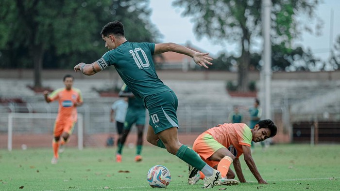 Bruno Moreira menggunakan nomor punggung 10 pada musim 2024/2025