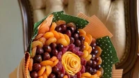 Sehat dan cantik! Buah-buahan kering ini tak hanya dapat disajikan di dalam toples. Ada juga buket yang lucu untuk diberikan sebagai hadiah yang unik. Foto: Confirm Good