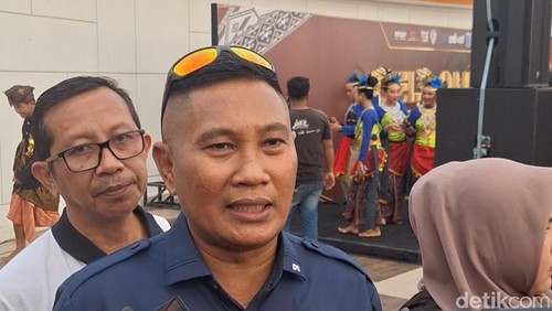 Direktur RSUD Provinsi NTB Lalu Herman Mahaputra alias Jack saat diwawancarai, Jumat, (28/6/2024). (Nathea Citra/detikBali)