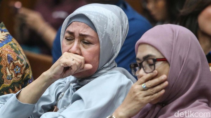 Ekspresi SYL Usai Dituntut 12 Tahun Penjara Mantan Menteri Pertanian Syahrul Yasin Limpo (SYL) jalani sidang di PN Tipikor, Jakarta. SYL dituntut hukuman 12 tahun penjara.