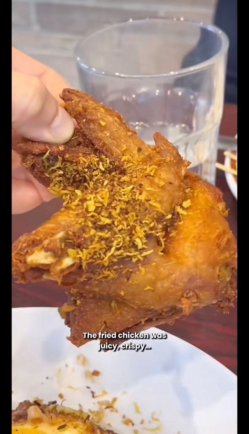 Food Vlogger Ini Cicip Nasi Telur di Resto Indonesia Ternama di New York