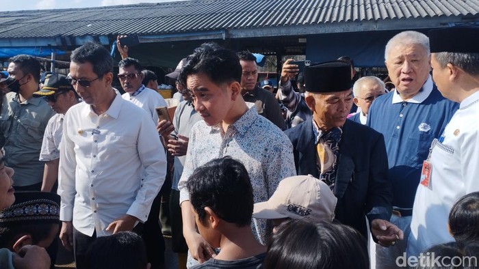 Gibran Kunjungi Kali Semonggol-Kamal Muara Bersama Heru Budi untuk Inspirasi Revitalisasi Sungai