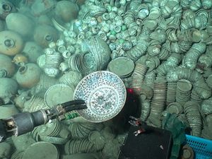 Kisah Penemuan Cirebon Wreck, Harta Karun Peninggalan China di Laut Jawa