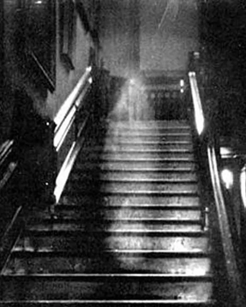 Hii! Penampakan Hantu Terekam Kamera, Slide Terakhir Paling Ngeri