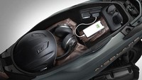 Honda Airblade 160 punya keunggulan lain berupa bagasi yang cukup luas. Foto: Doc. Honda Vietnam.