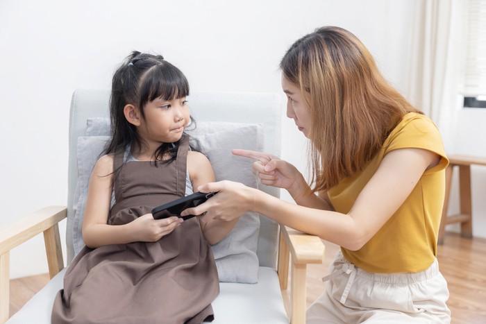 Ilustrasi Anak Kecanduan Gadget