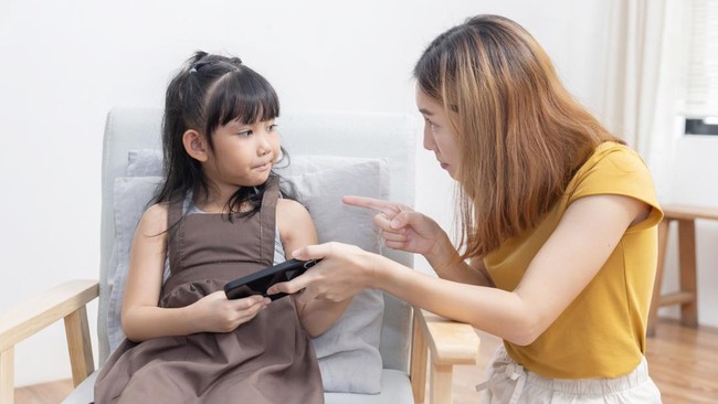 Ilustrasi Anak Kecanduan Gadget