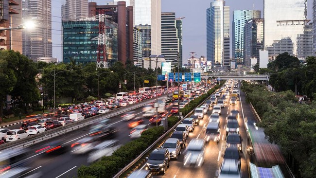 Lalin di Sejumlah Titik Tol Arah Jakarta Macet Pagi Ini