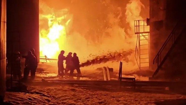 Api Membara di Tangki Gas Rusia Gara-gara Drone Ukraina