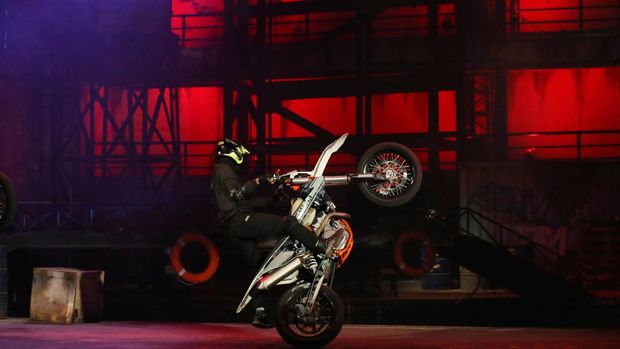 Indonesian Circus Extreme 'S.W.A.T Raid Clown' di Trans Studio Cibubur