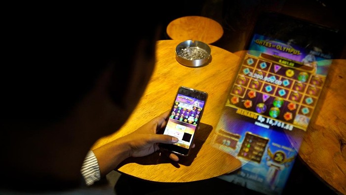 Judi Online Dimainkan di Handphone.