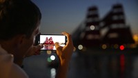 Tradisi Scarlet Sails ini sudah dimulai di akhir Perang Dunia Kedua. Kini Scarlet Sails menjadi tradisi tahunan yang dilakukan di Rusia.    