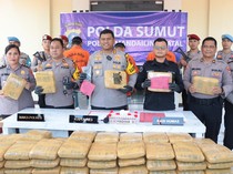 Polisi Amankan Mobil Bawa 110 Kg Ganja di Madina, 3 Pria Ditangkap