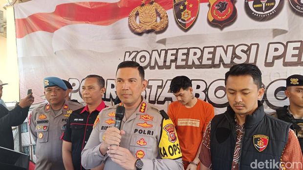 Kapolresta Bogor Daerah Perkotaan Kombes Bismo Teguh Prakoso mengadakan jumpa pers terkait selebgram yang digunakan mengiklankan judi online.