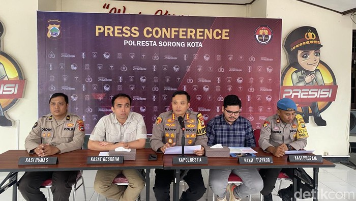 Kapolresta Sorong Kota Kombes Happy Perdana Yudianto saat melaksanakan rilis. Juhra Nasir/detikcom