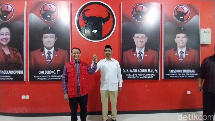 Karna Sobahi dan Didin Jaenudin berjabat tangan untuk Pilkada Majalengka