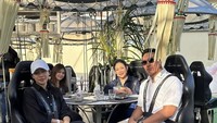 Titiek Soeharto turut membagikan momen makan-makannya ini di Instagram pribadinya. Ia hadir untuk mendukung keponakannya. Foto: Instagram @darmamh & @titieksoeharto