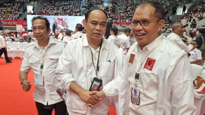 Ketua Umum DPP Projo Budi Arie Setiadi bersama Danny Pomanto.