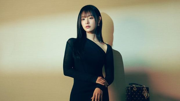 Kim Ji Won Debut Pakai Poni di Acara DIOR, Cantik Unreal Bak Anime