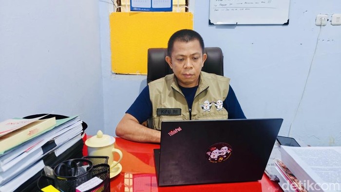 Komisioner Divisi Teknis dan Penyelenggaraan KPU Bone Zainal.