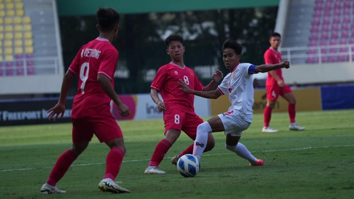 Laga Vietnam U-16 melawan Myanmar U-16 di laga terakhir Grup B Piala AFF U-16 2024 di Stadion Manahan, Solo, Jumat (28/6/2024).